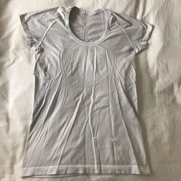 Lululemon Swiftly White Tee Women’s Size 10 - Picture 2 of 4